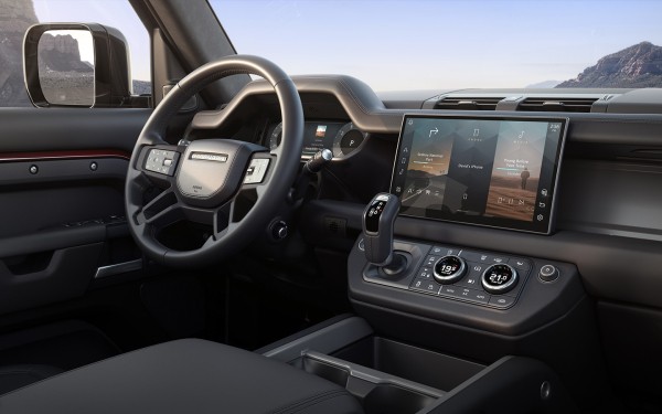 
            Land Rover обновил внедорожник Defender. Фото и основные изменения
        