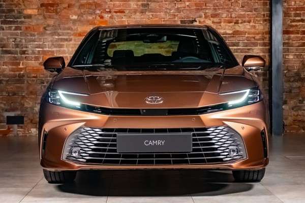 Toyota Camry нового поколения выходит на европейский рынок